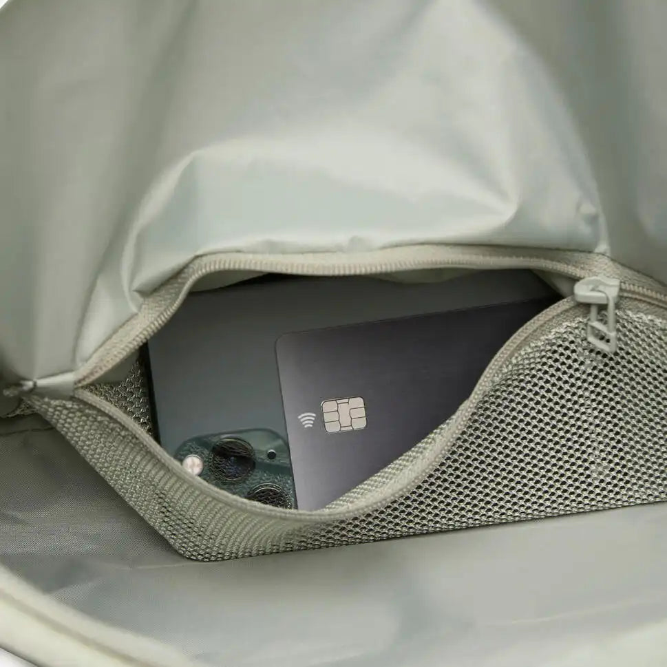 28L Sports Bag with Waterproof Pocket